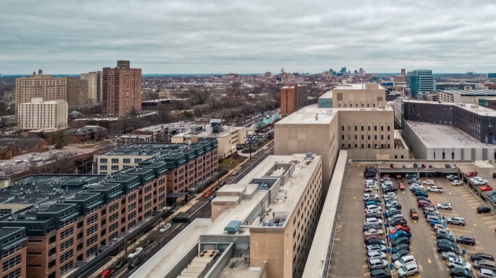 Cover image for the St. Louis Multifamily Market Report May 2025